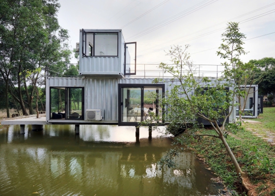 Biến container thành nhà nghỉ dưỡng 69 m2 tiện nghi